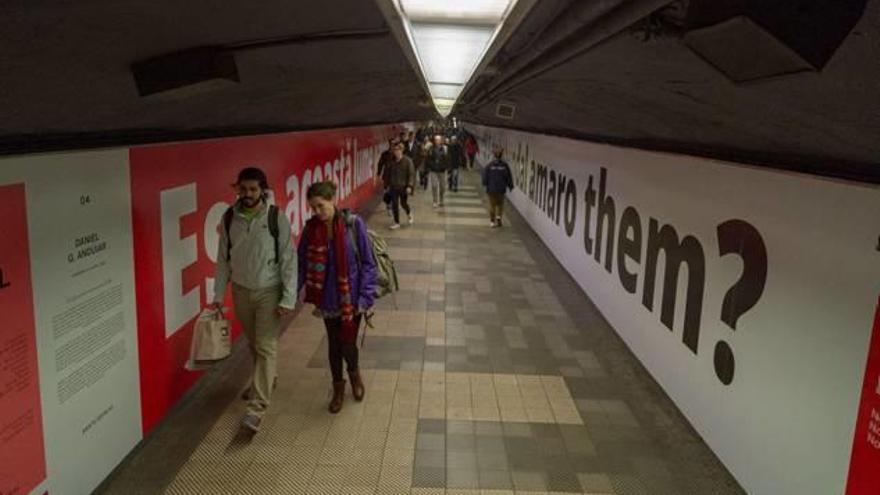 Intervención artística en el metro de Barcelona