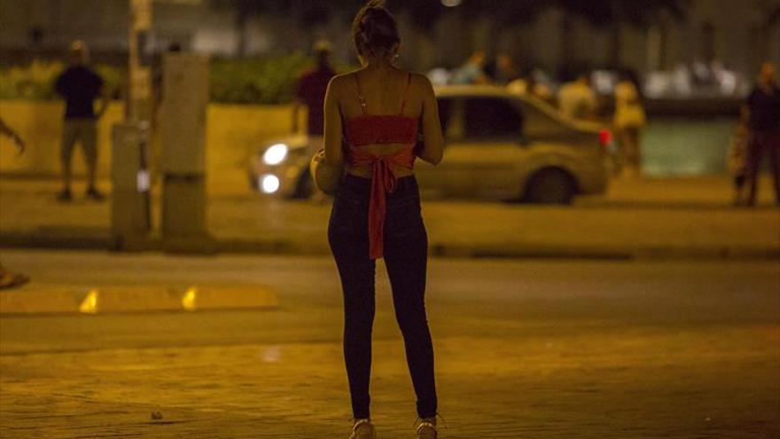 La ley contra la trata de mujeres no prohibirá la prostitución