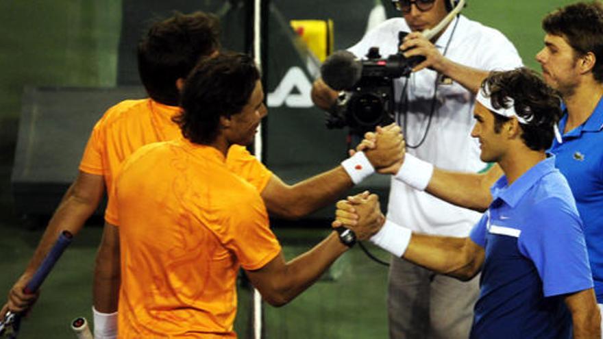 Federer y Wawrinka apean a Nadal y López del dobles.