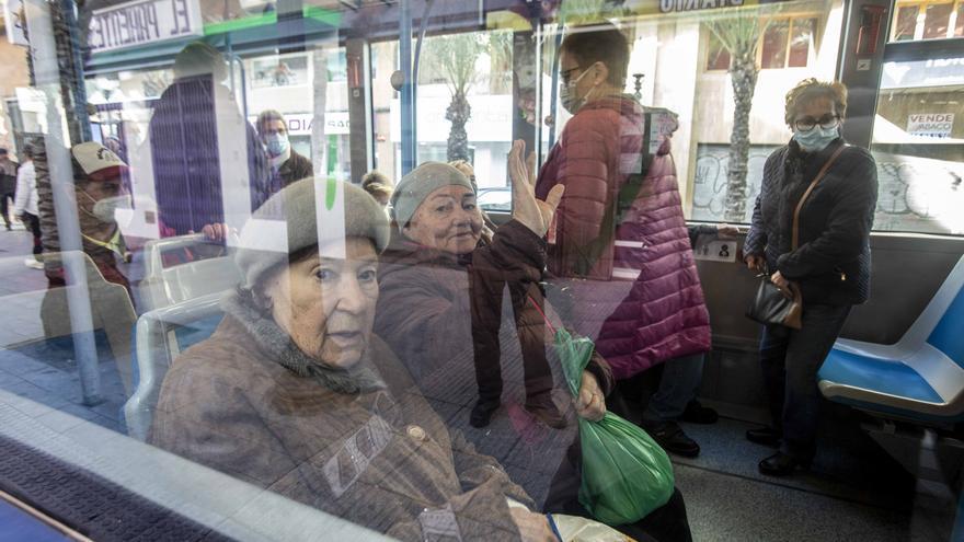 Hoy ya no hay que llevar la mascarilla en los transportes públicos