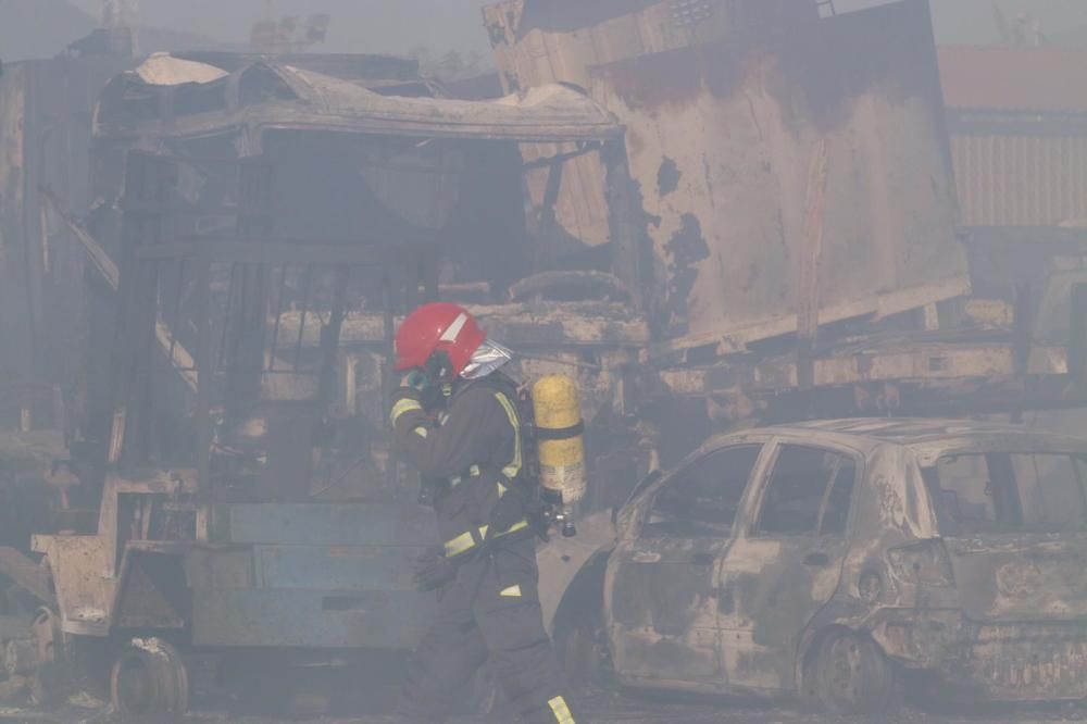 Incendio en un desguace del polígono Guadalhorce