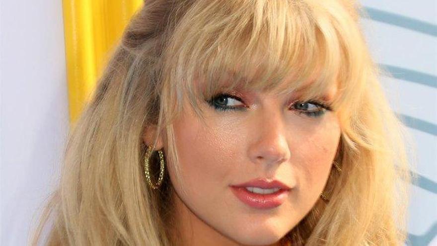 Taylor Swift revela que su madre tiene un tumor cerebral