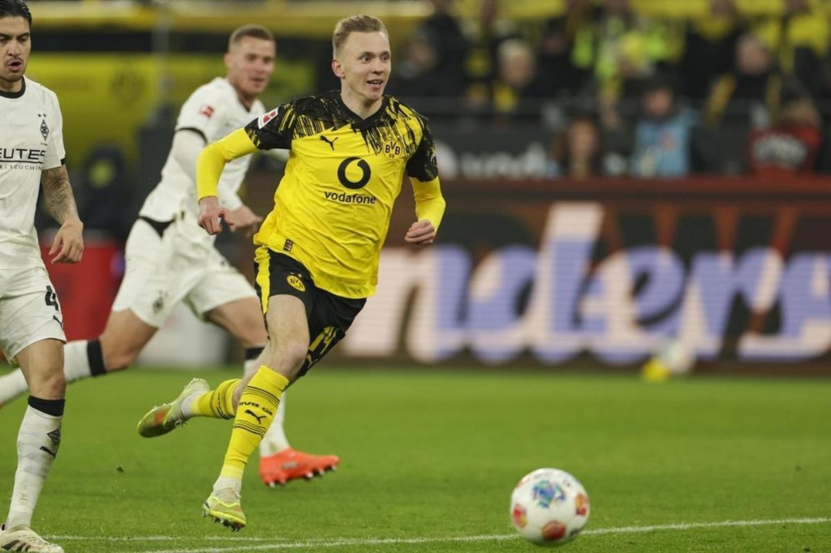Julian Brandt tras anotar un gol con el Borussia