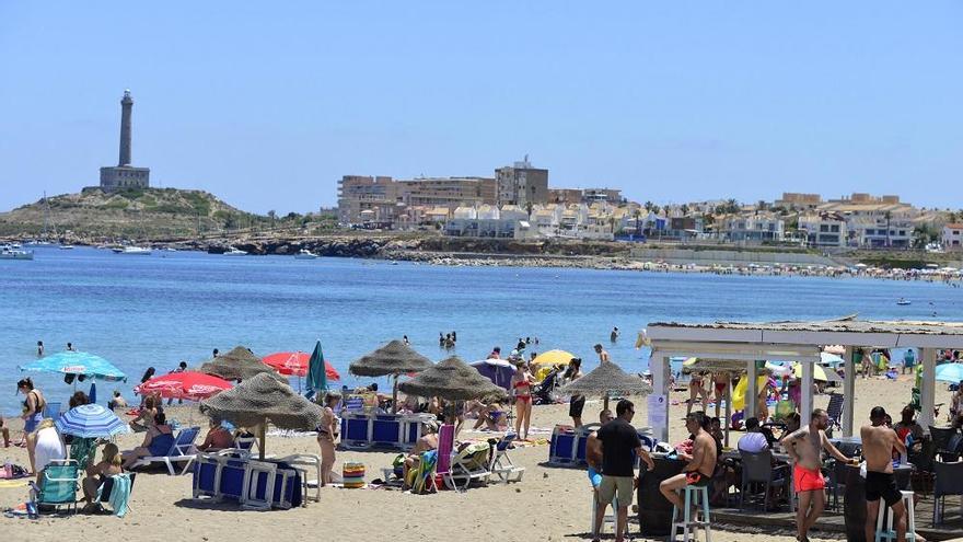 Bañistas disfrutando del mar este fin de semana.