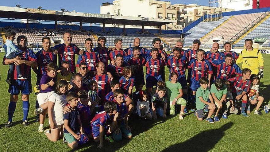 Los héreos del ascenso del CF Extremadura vuelven a jugar en casa