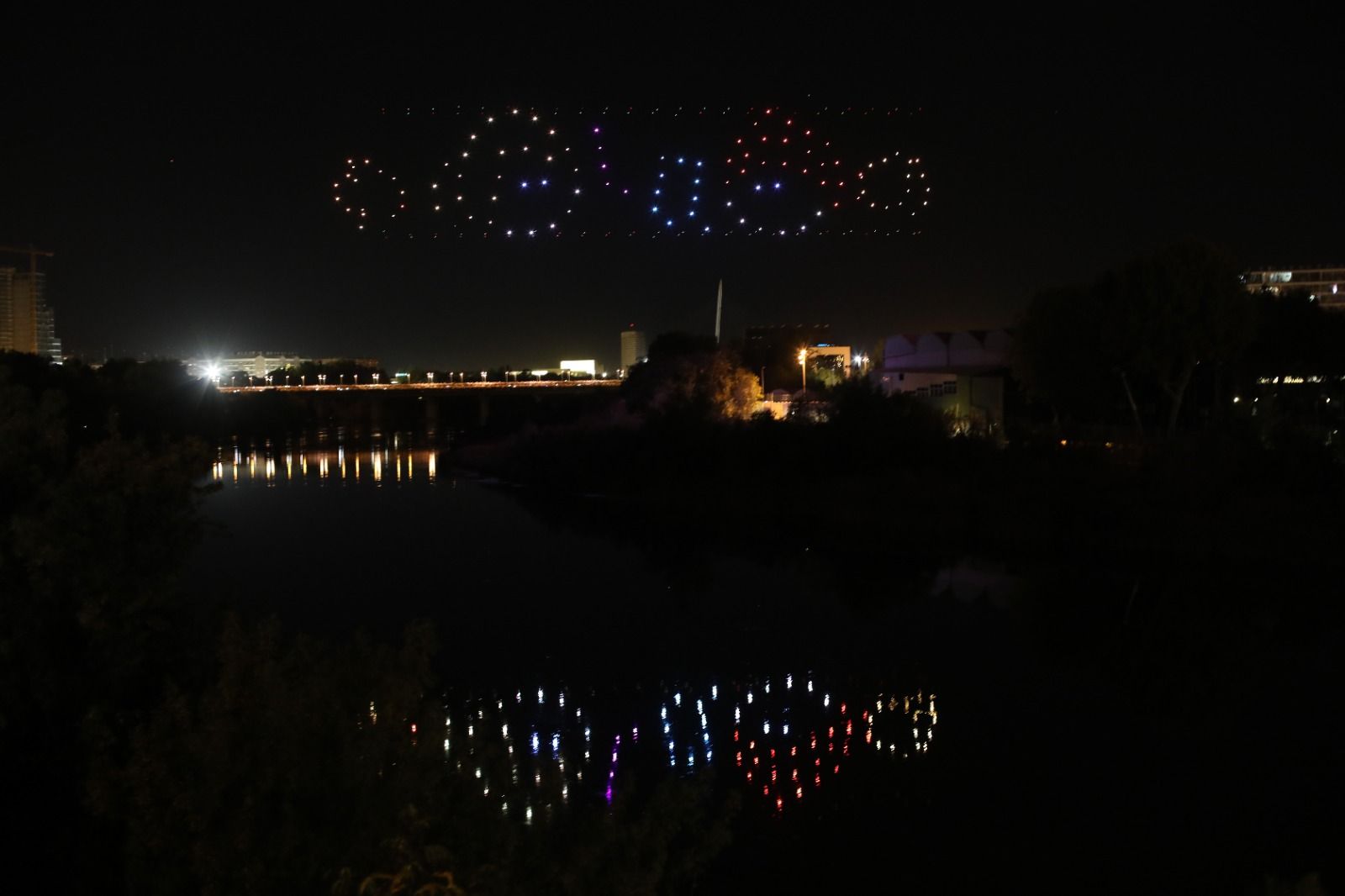 Las mejores imágenes del espectáculo de drones en Zaragoza