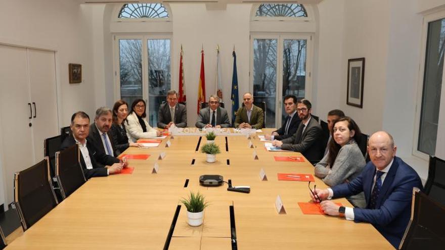 La reunión de ayer celebrada entre Anfaco, Zona Franca y Red.es. |   // ALBA VILLAR