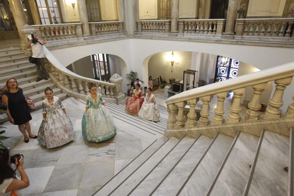 Las candidatas a fallera mayor ensayan la Proclamación y la Crida