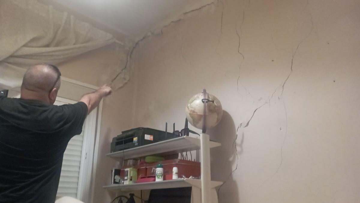 Vecinos de Carranque calculan que la mitad del barrio sufre grietas. Asociación Proyecto Carranque