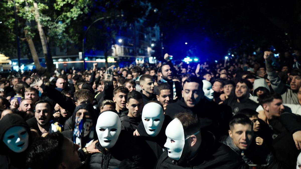 La afición del Málaga CF se manifiesta en La Rosaleda
