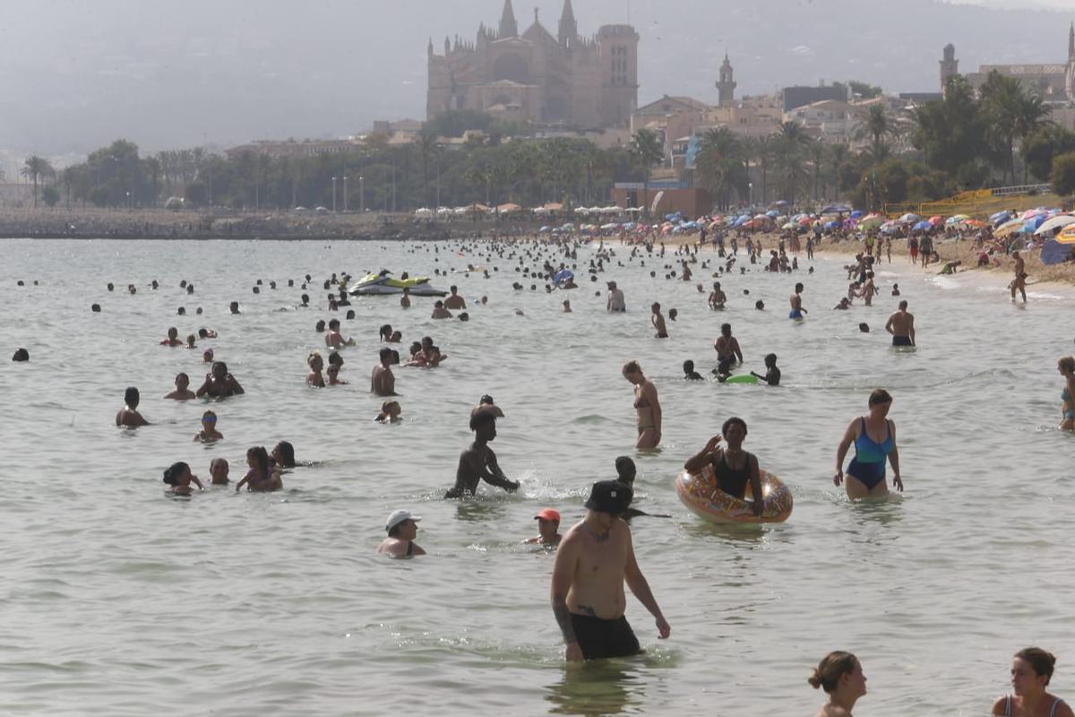 La playa de Can Pere Antoni, en Palma, en una imagen de este domingo