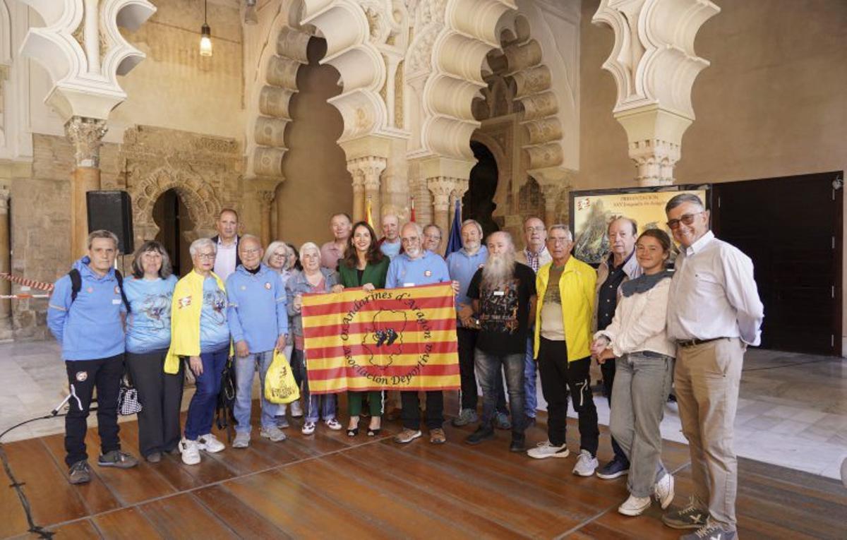 Navarro con Os Andarines de Aragón en la Aljafería.