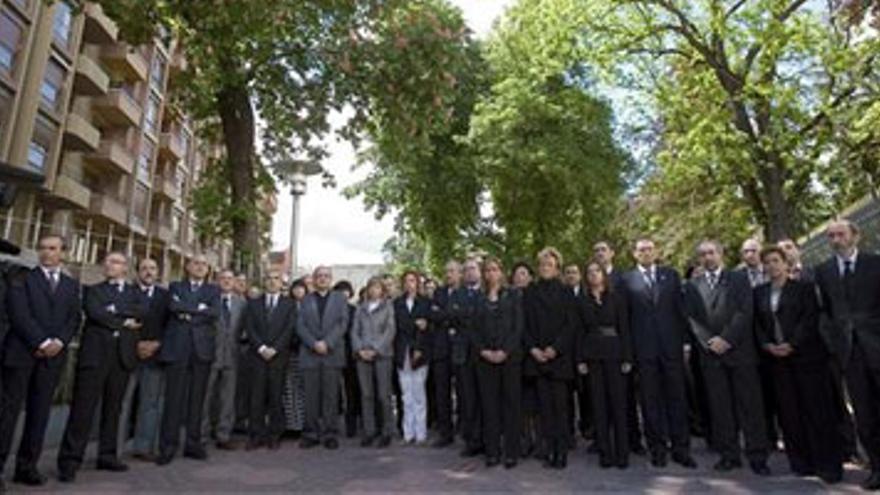 Condena y ofrenda en honor a Juan Manuel Piñuel