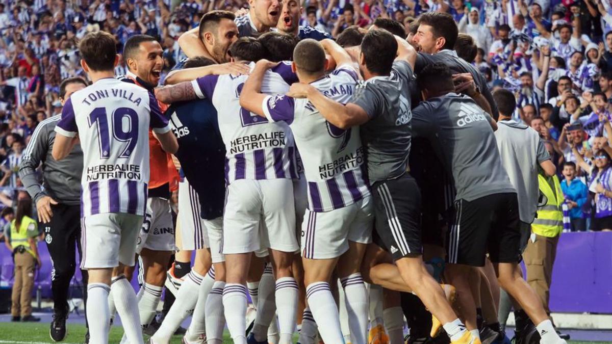 Los jugadores del Valladolid celebran, ayer, un gol. |  // R. GARCÍA / EFE