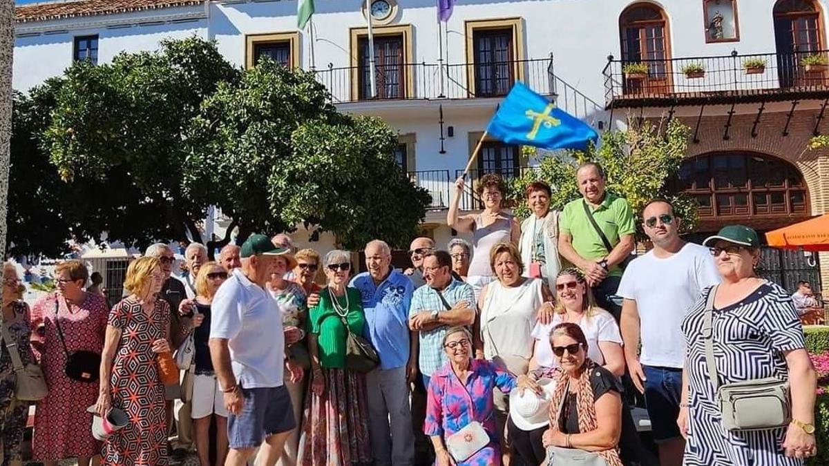 Foto de familia del grupo en Marbella en un reciente viaje al sur de España.
