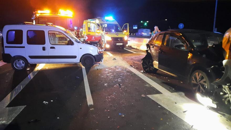 Cuatro heridos en una colisión de cinco vehículos en Gran Canaria
