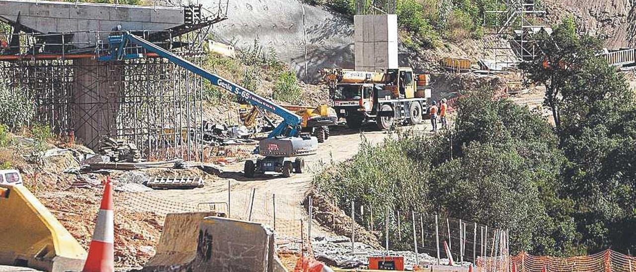 Treballs de construcció d&#039;un dels viaductes