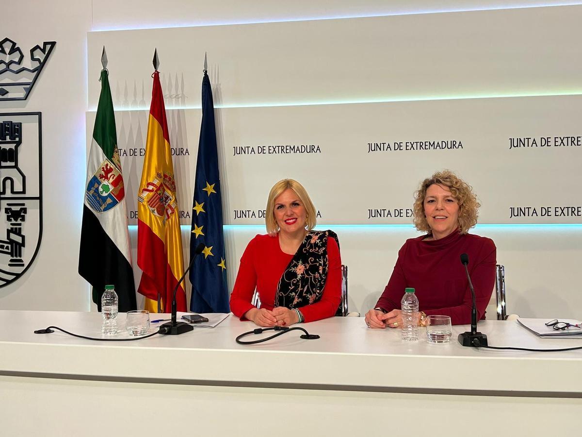 Elena Manzano, consejera de Hacienda y Administración Pública junto a Rosa Ramos, directora general de Financiación Autonómica y Fondos Europeos.