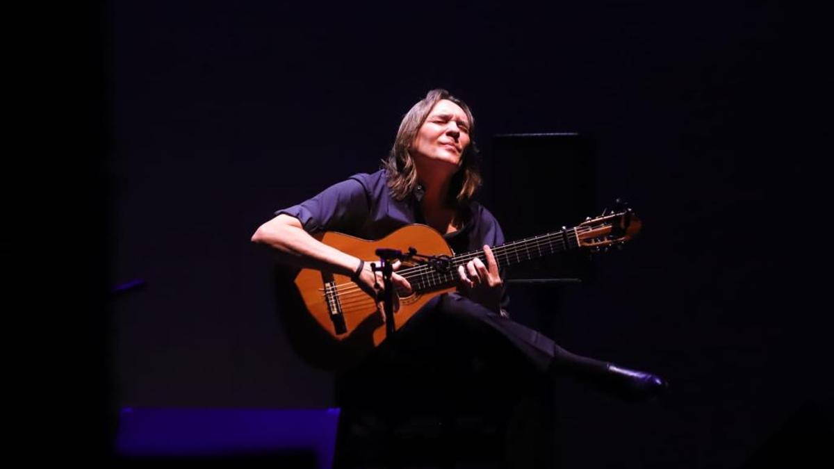 Vicente Amigo, durante su actuación anoche en el Gran Teatro.