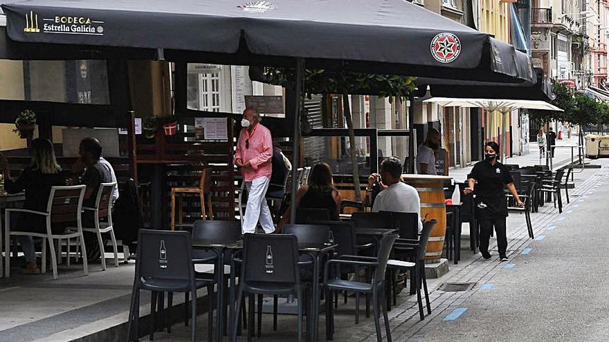 El Concello extiende a todas las calles la instalación de terrazas sobre las plazas de estacionamiento