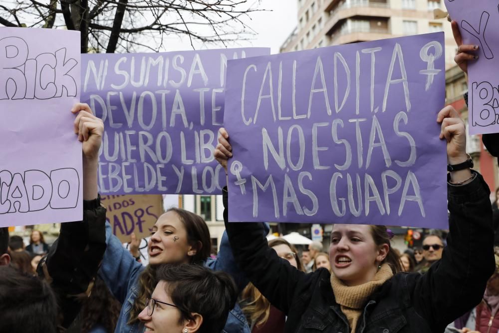 8-M en Asturias: Concentración feminista en la plaza mayor de Gijón