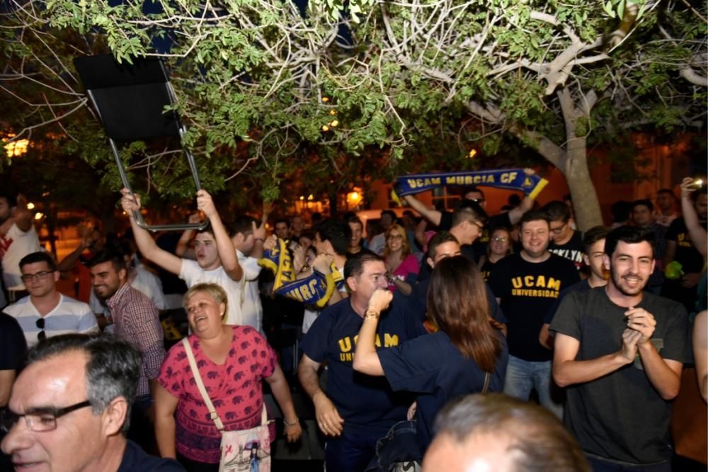 Los aficionados del UCAM lo celebran desde la universidad