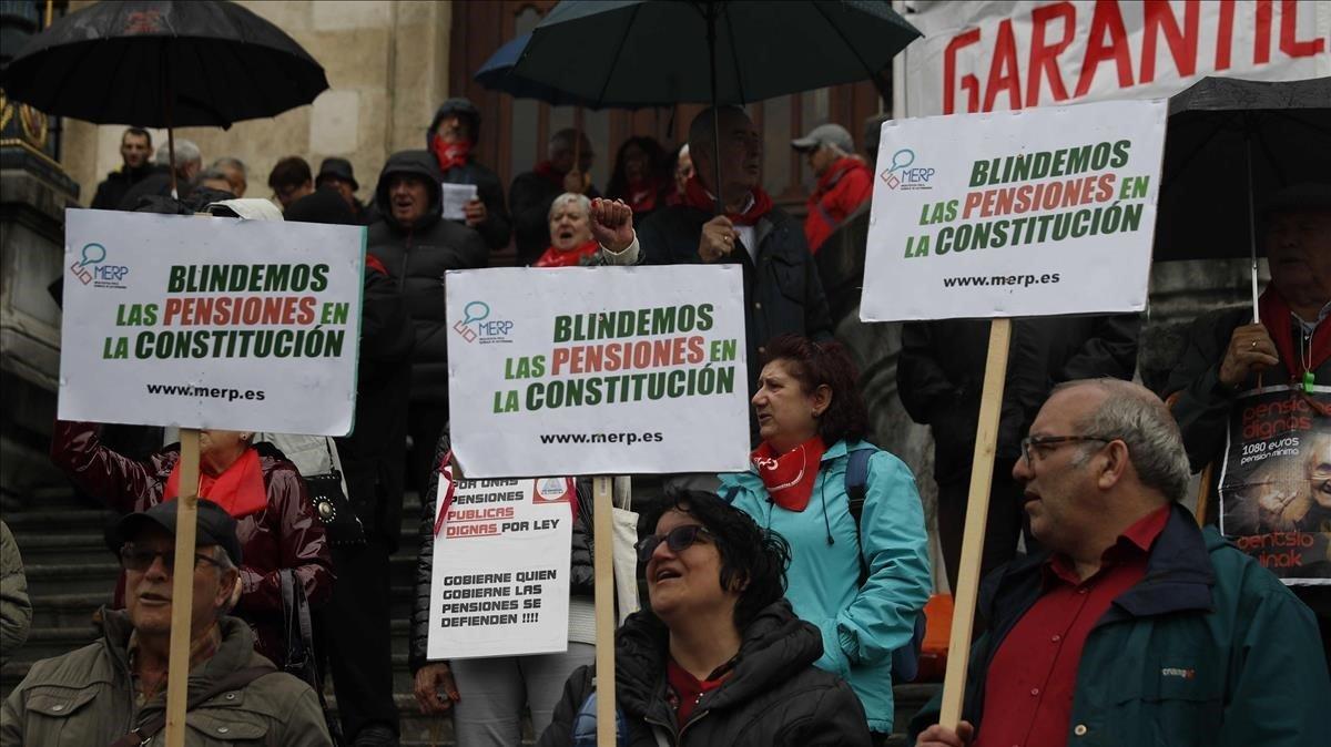 Pensionistas en una concentración convocada en Bilbao