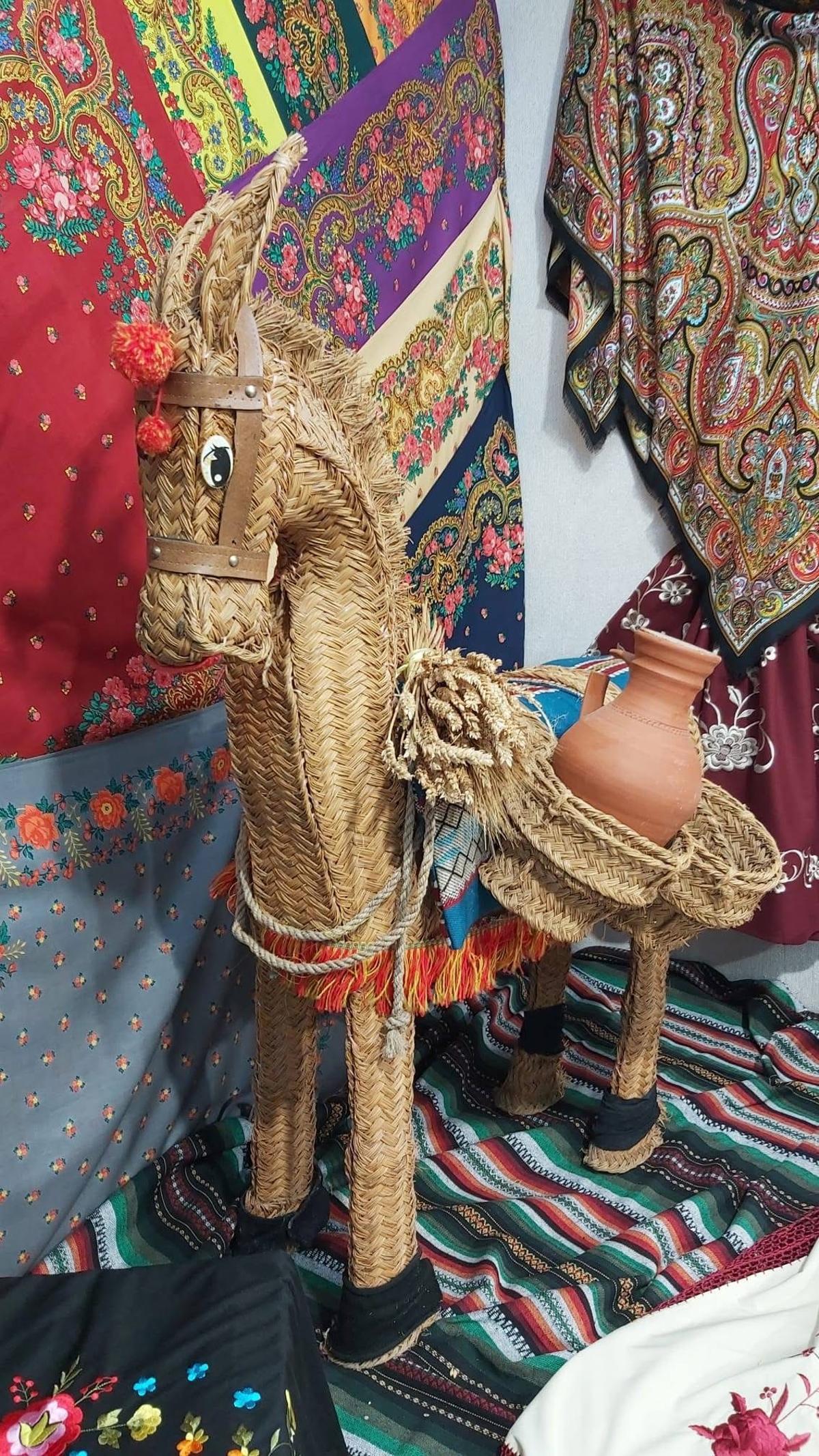 FOTOGALERÍA | Así luce el nuevo escaparate 'extremeño' de Retales Manolo en Cáceres