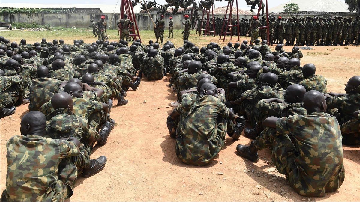 zentauroepp40445330 dozens of recruits undergo training at headquaters  depot of180507202508