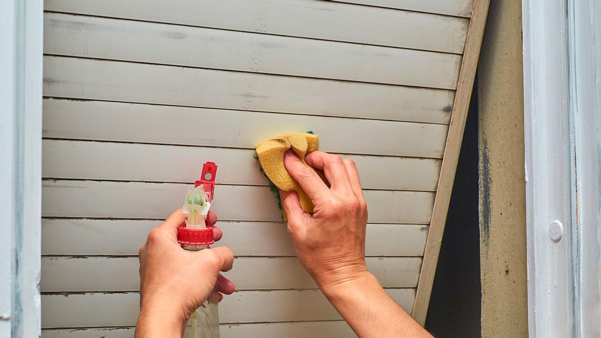 Alcampo rebaja (y bastante) su palo quitamanchas milagroso para el exterior de las persianas y el suelo: borra hasta las manchas incrustadas más antiguas