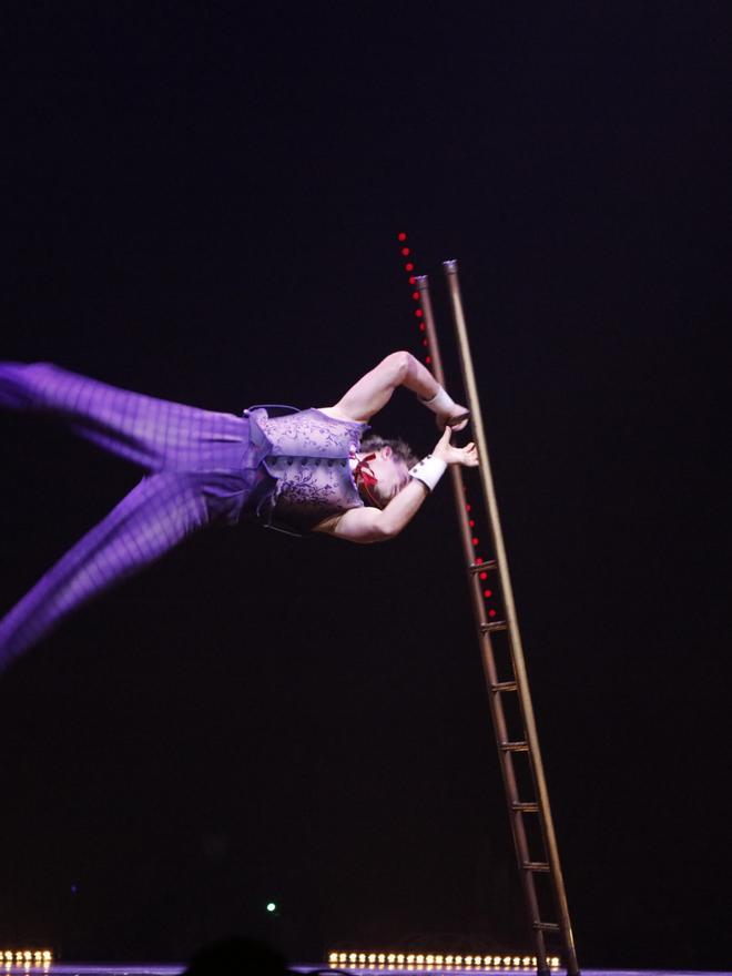 Die Aufführung der Vorstellung Corteo des Cirque du Soleil im Velodrome von Palma