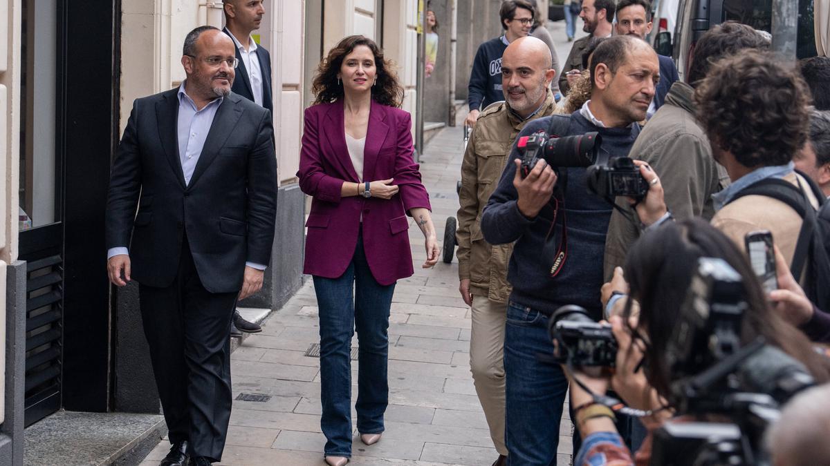 Isabel Díaz Ayuso junto al candidato del PP catalán, Alejandro Fernández.