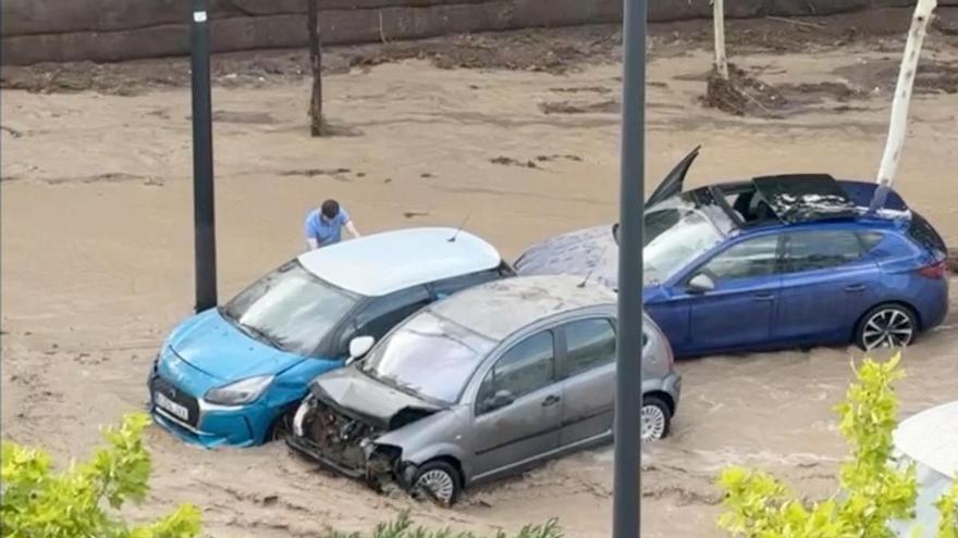 Una sorprendente tromba de agua sorprende a los conductores en Zaragoza