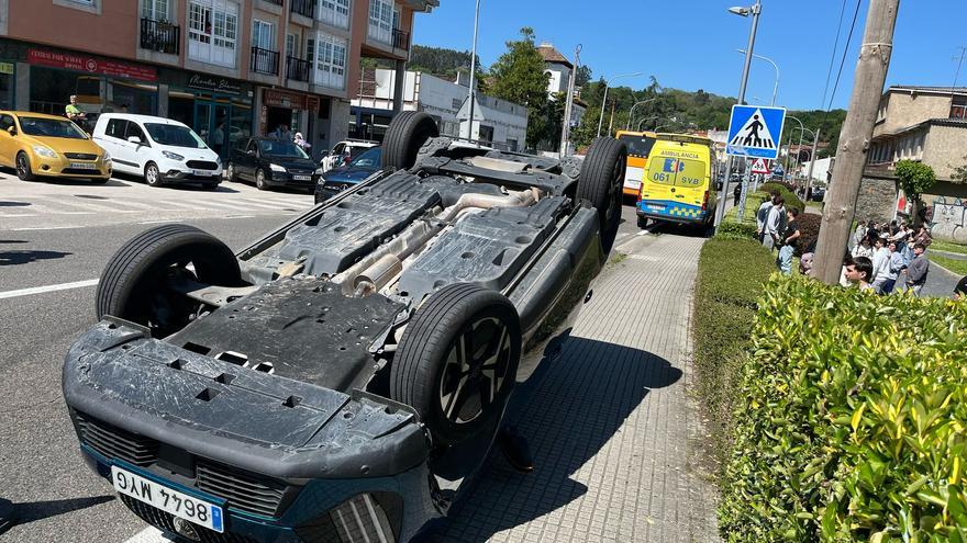 Aparatoso accidente sin heridos en Betanzos
