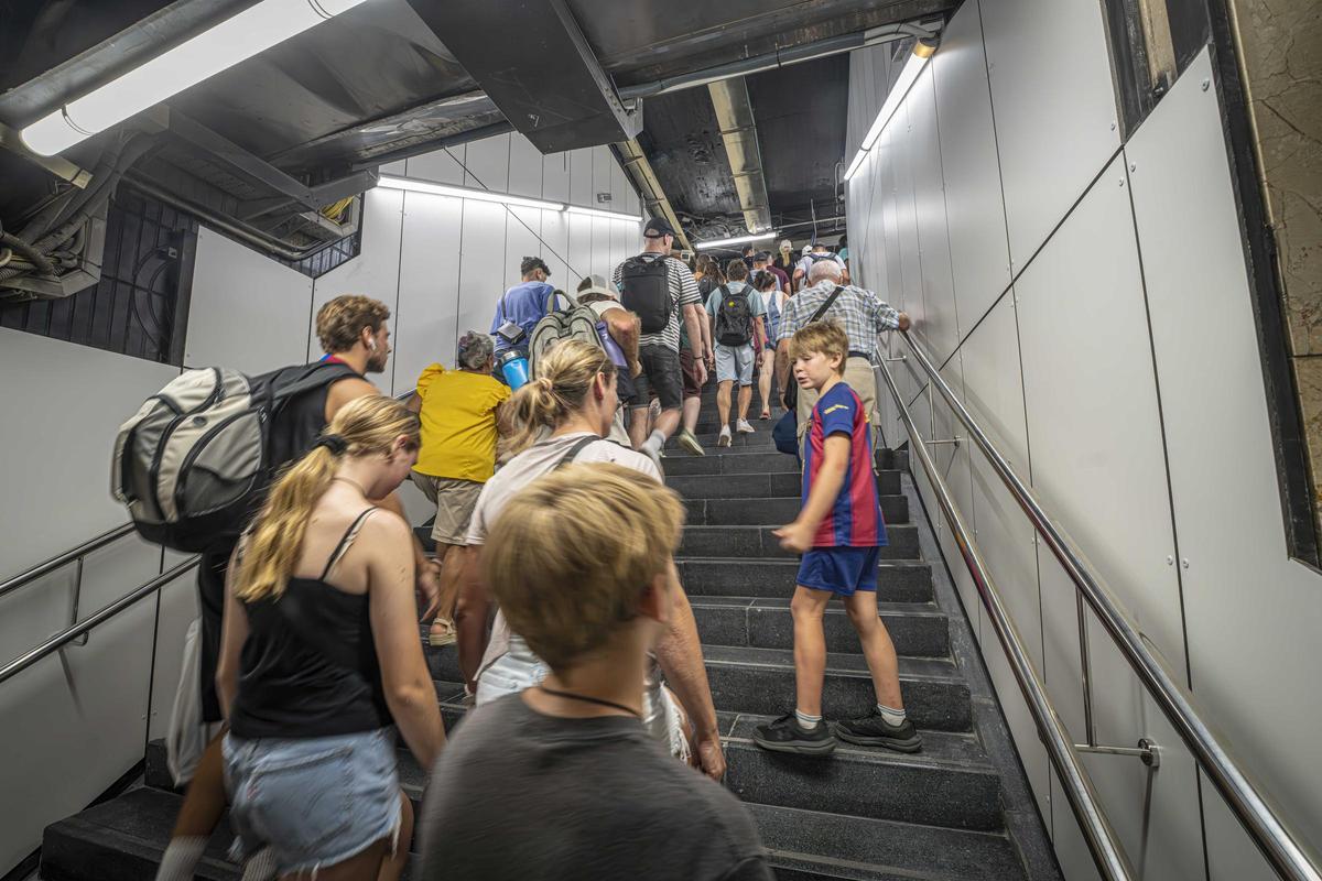 Reabre la estación Verdaguer de la L4 del metro de Barcelona y su enlace con la L5 Reabre la estación Verdaguer de la L4 del metro de Barcelona y su enlace con la L5
