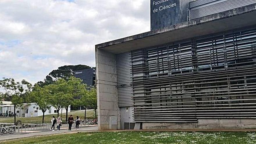 La Facultat de Ciències, amb pocs estudiants.