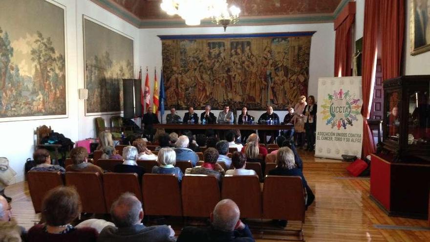 Un instante del acto en el Ayuntamiento de Toro.