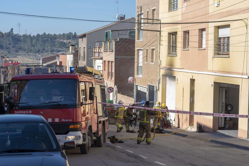 S'incendia un cotxe a l'interior d'una casa de Navarcles