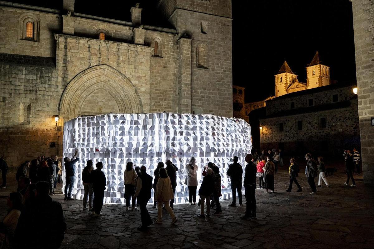 Celebración del primer gran acto de la candidatura Cáceres 2031, en la plaza Santa María.