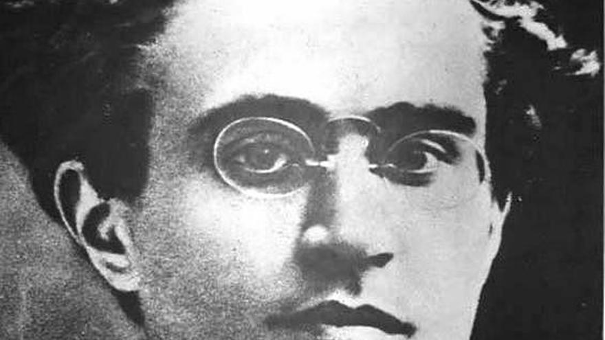 Antonio Gramsci, según su clásico retrato fotográfico de juventud.