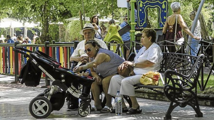 856 mujeres cacereñas disfrutan ya de una subida en sus pensiones