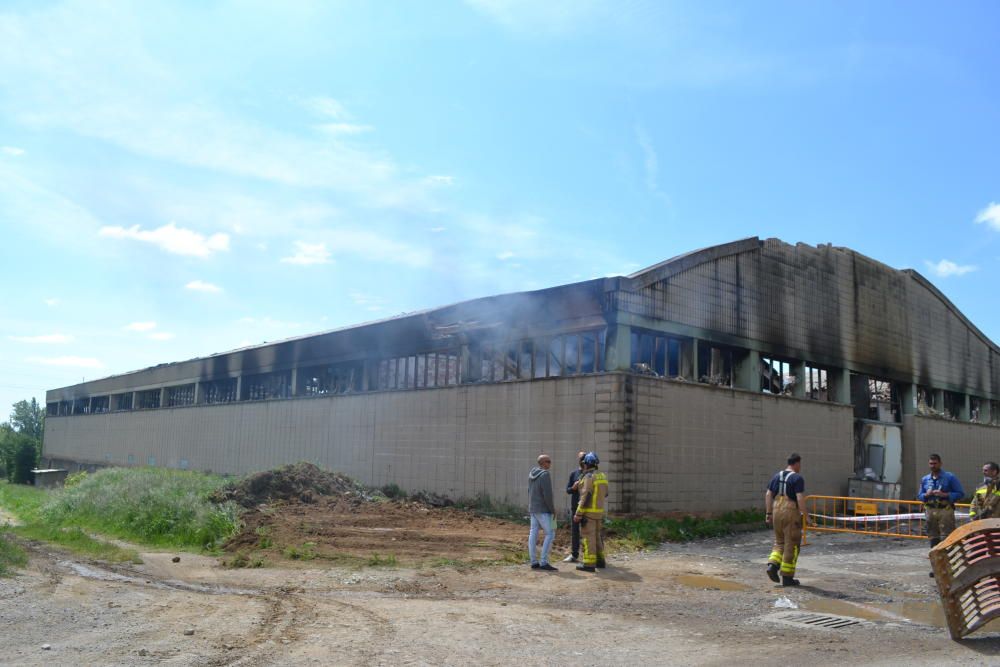 S'incendia una nau de la fàbrica tèxtil Fibresa d'Avià