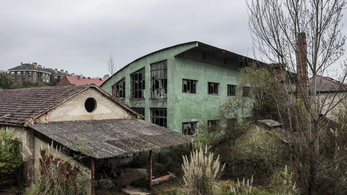 Arde San Claudio: esplendor y ruina de la fábrica de loza