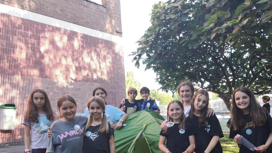 Acampada de convivencia y aprendizaje en el colegio Evaristo Valle de Gijón: "Buscamos que desarrollen la autonomía"