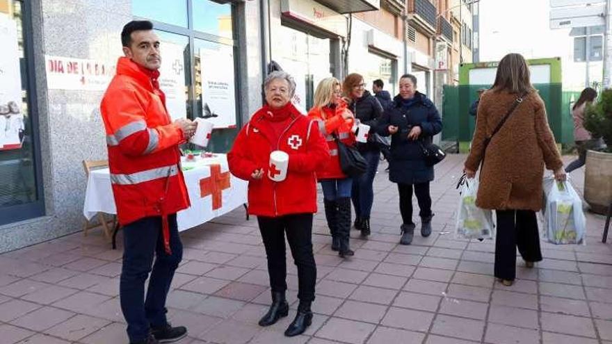 Cruz Roja recauda fondos en su &quot;Día de la Banderita&quot;