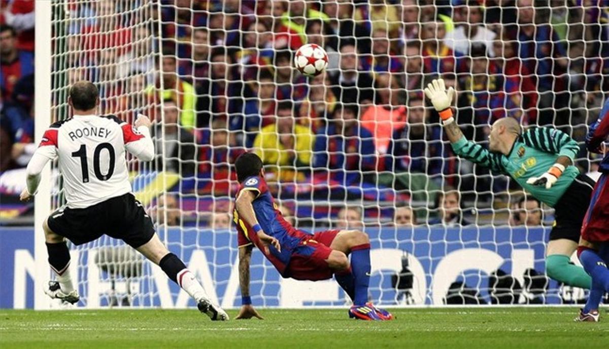 Wayne Rooney empata en el marcador per al Manchester United.
