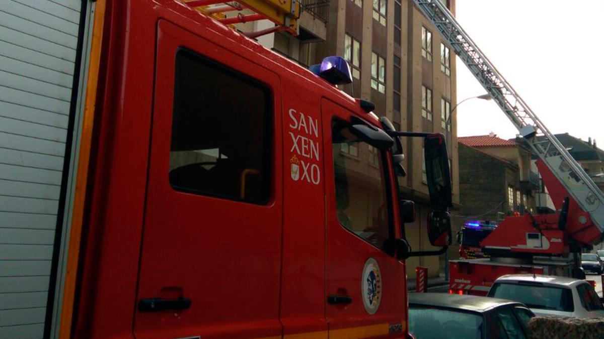 El equipo de Emerxencias de Sanxenxo se encargó de liberar a la pequeña.