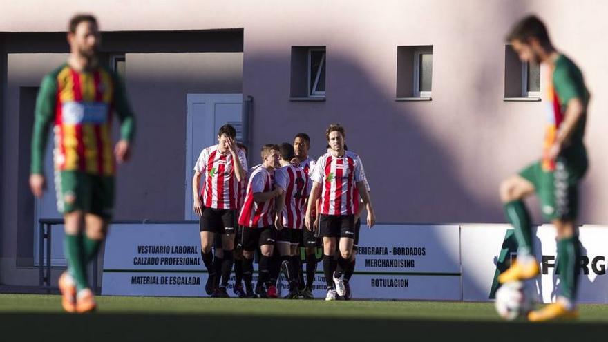 El Acero desnuda al Castellón y le apea del primer puesto