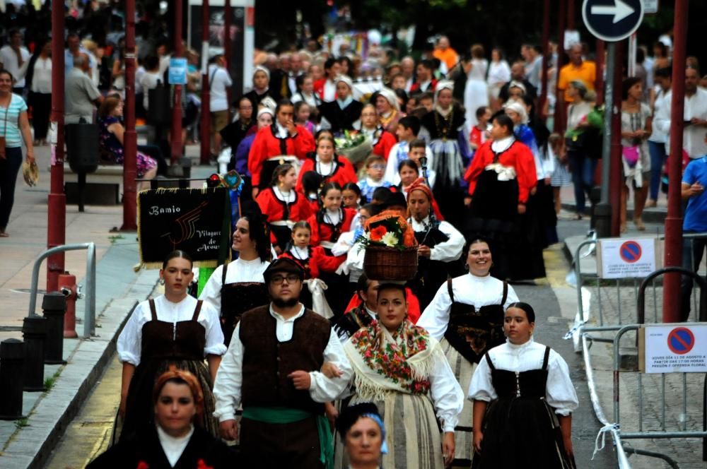 El pregón de Alonso de la Torre y la ofrenda meten de lleno a Vilagarcía de Arousa en sus fiestas de San Roque