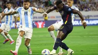 Caicedo cae ante la Argentina de Messi y adelanta su llegada al Sporting